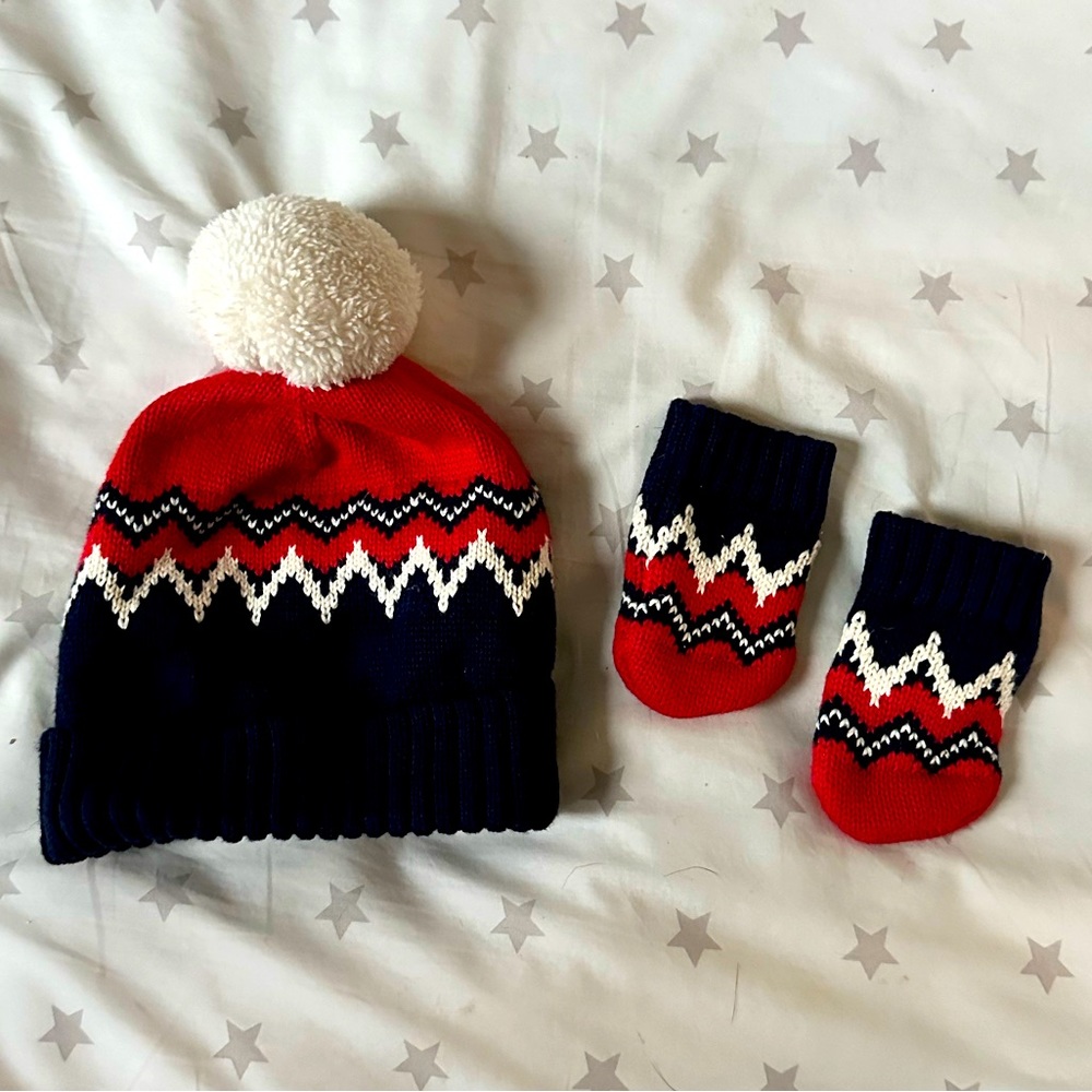 Baby Gap hat & mittens set size 6-12 months